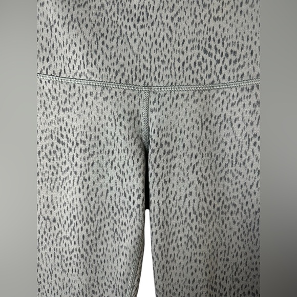 Lululemon Wunder Under Crop II *Full-On Luon (Roll Down) Size 2 - Picture 4 of 8